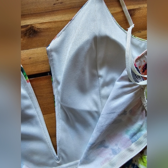 gLARE Multicolored Floral Plunging V Neck Dress - Picture 13 of 16